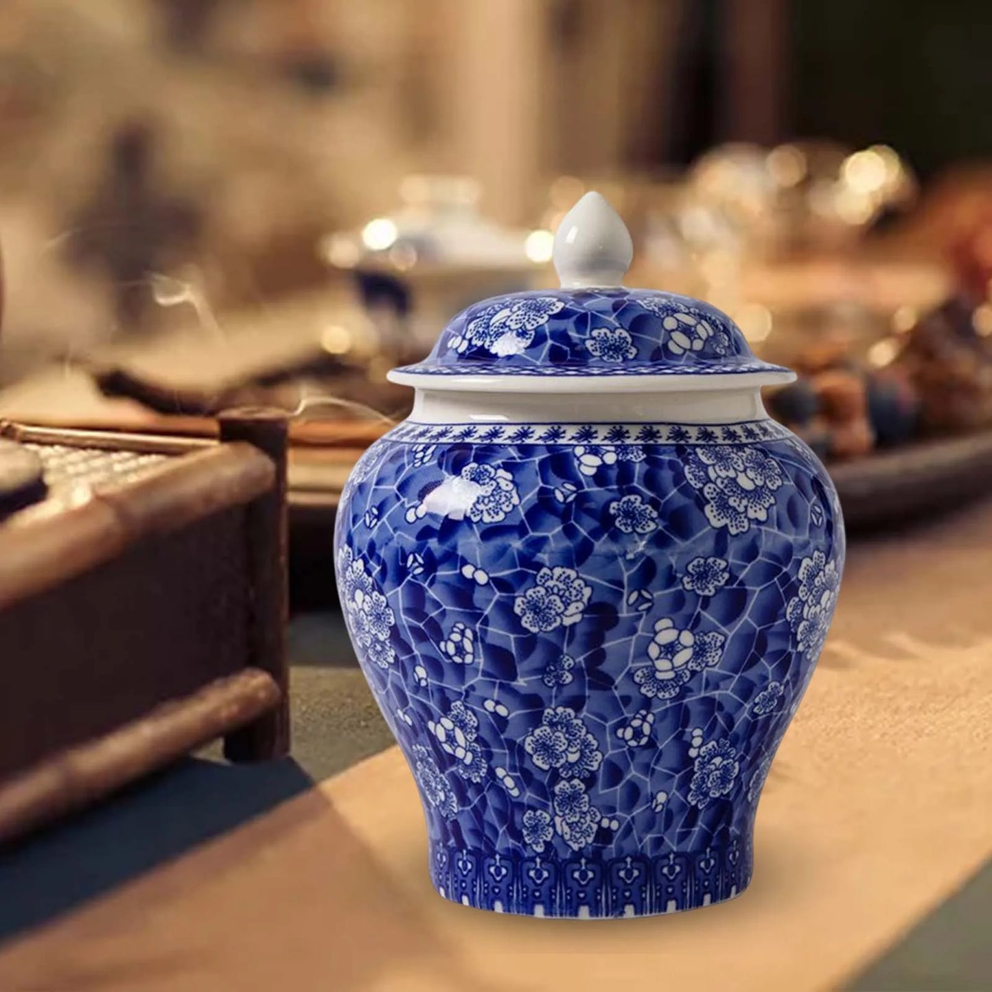 Chinese Ceramic Ginger Jar Decorative Flower Vase with Lid Blue and White Porcelain Jar for Restaurant Decor Ornament