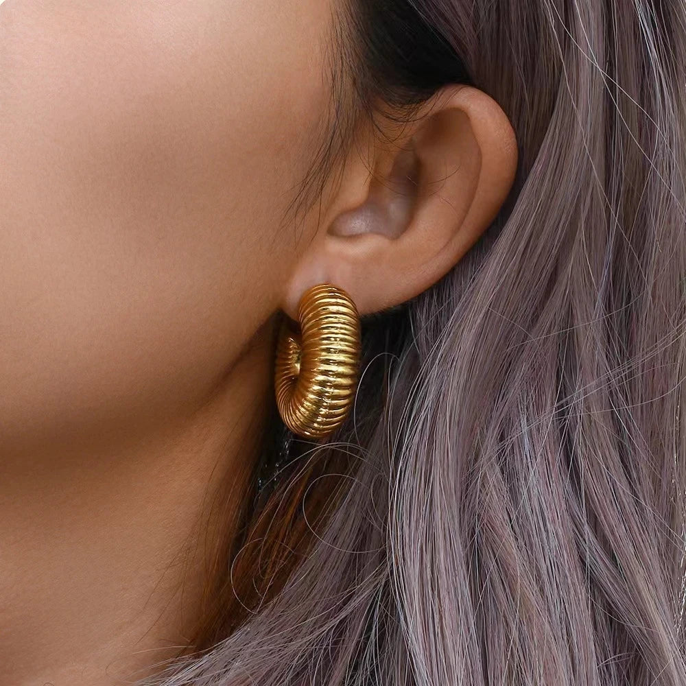 HUANQI Fashion Multi-layer Twist Rhinestone Metal Ear Buckle for Women Gold Color Personality Charm Earring Jewelry