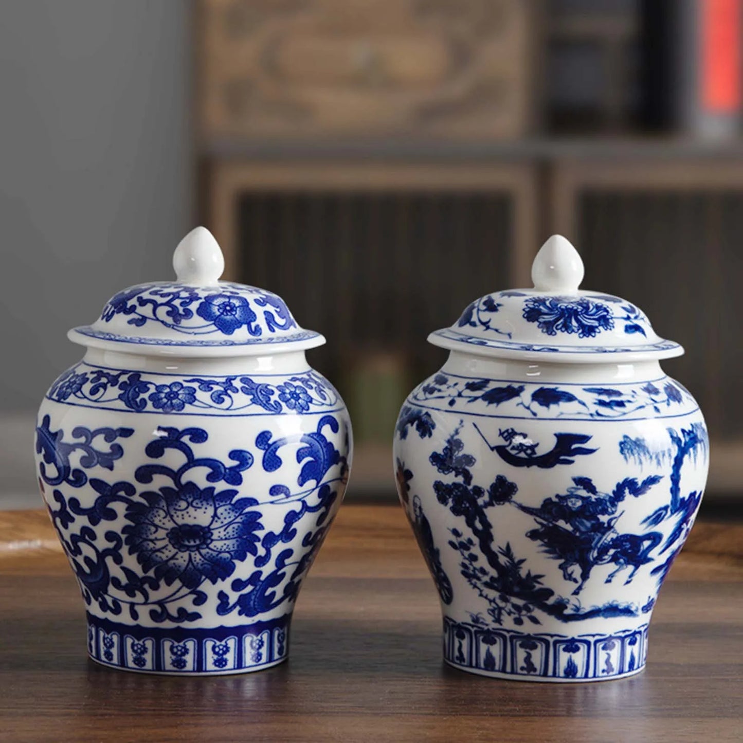 Chinese Ceramic Ginger Jar Decorative Flower Vase with Lid Blue and White Porcelain Jar for Restaurant Decor Ornament